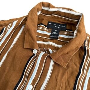 Shaquille O'Neal Mens XL Brown Vertical Stripe Rayon Short Sleeve Button‎ Shirt